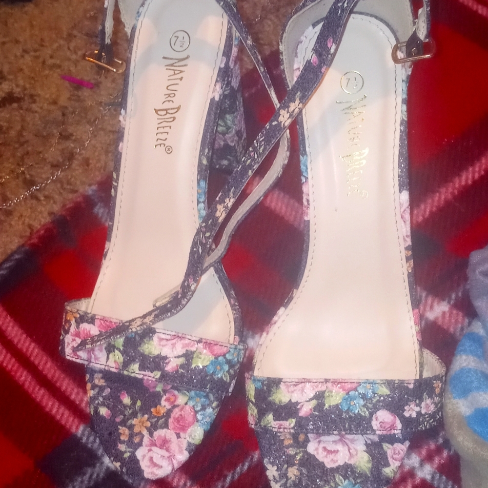 Nature Breeze high heels 7.5 black with pink green and blue flowers